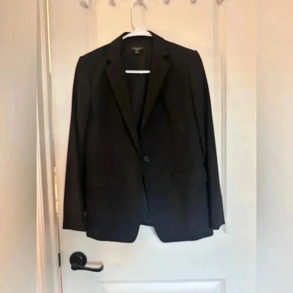 Ann Taylor One-Button Suit Jacket, size 6P